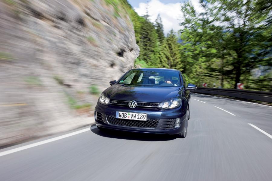  Volkswagen Golf GTD 2011 года  (фото 18 из 35)